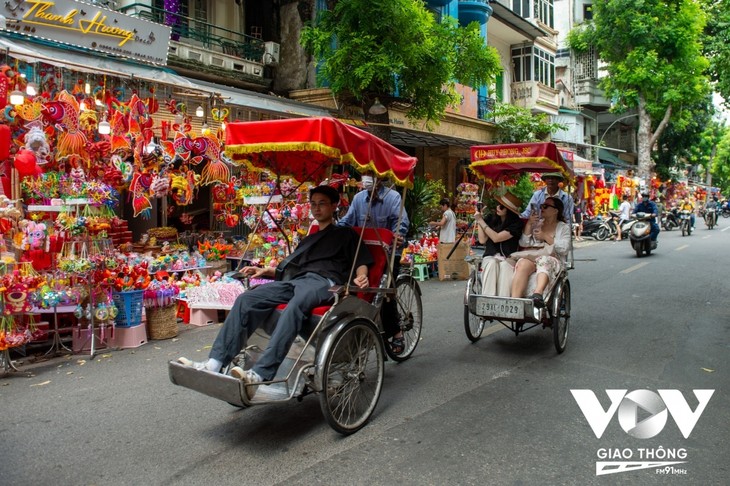 Hang Ma street busy as Mid-Autumn Festival nears - ảnh 13