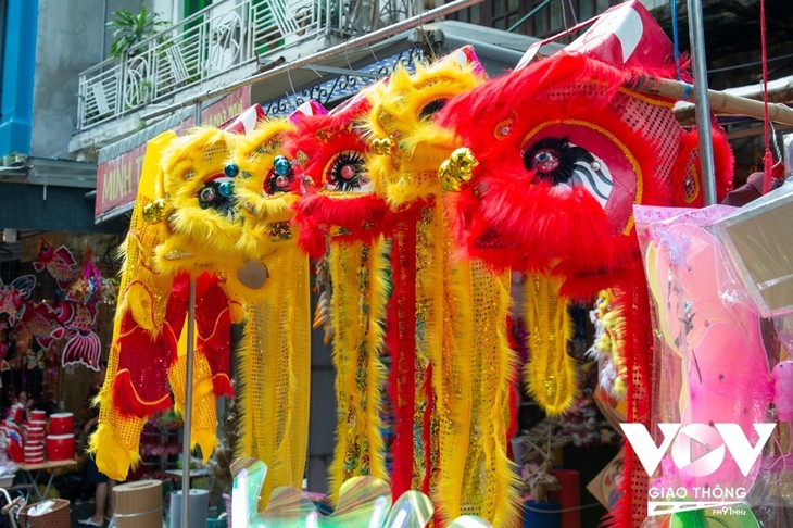 Hang Ma street busy as Mid-Autumn Festival nears - ảnh 4