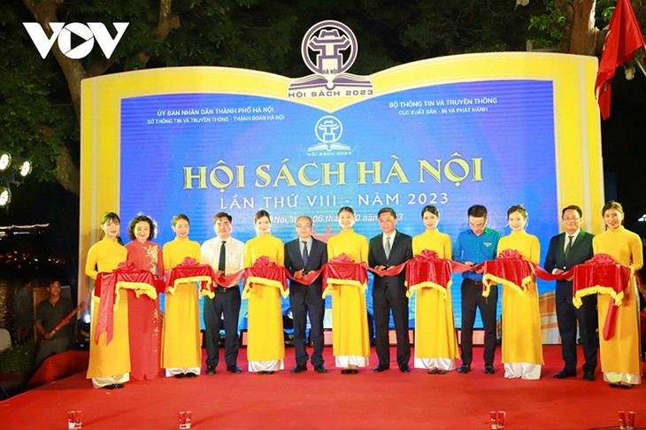 Hanoi Book Fair 2023 “Light up knowledge – Build up future” opens - ảnh 1