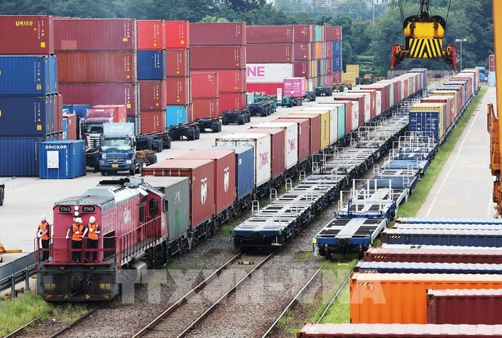 2023 sees global trade recession but hope is in sight - ảnh 1