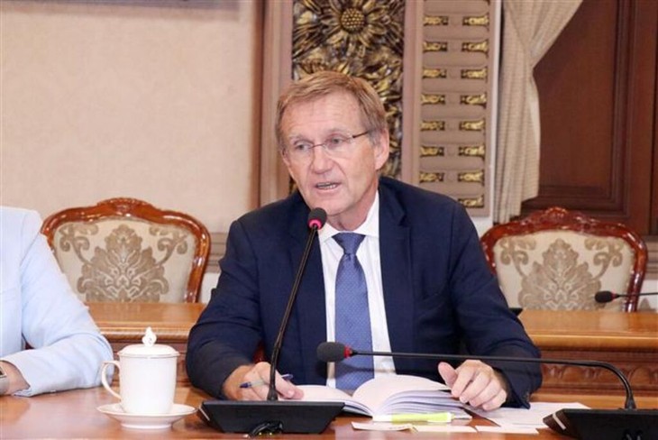 Vietnam, France together look towards the future  - ảnh 1