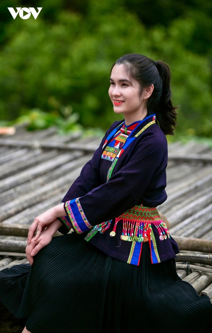 Clothing of the Black Mong - ảnh 2