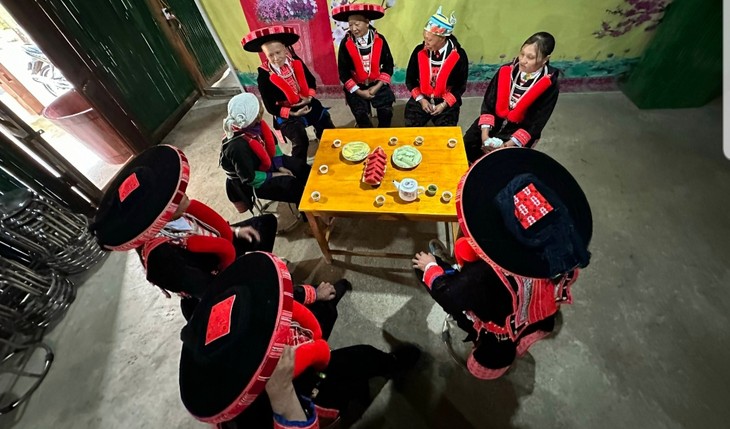 Unique clothing of the Red Dao women - ảnh 2