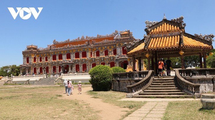 Intricate process to restore Hue's royal palaces, historical sites - ảnh 1