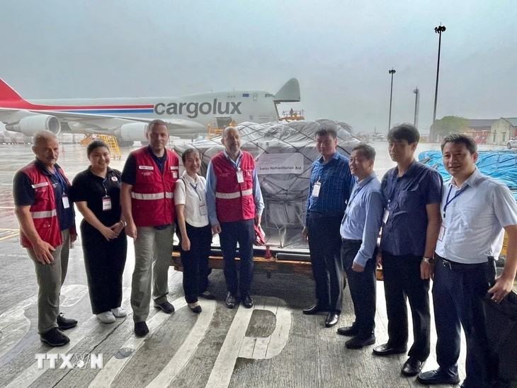 International organizations send relief to Vietnamese people affected by typhoon Yagi - ảnh 2