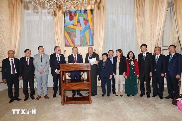 Vietnam, France enhance parliamentary cooperation - ảnh 2