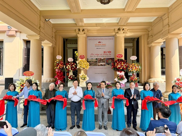 Fine art exhibition “Hanoi vitality and belief” opens - ảnh 1