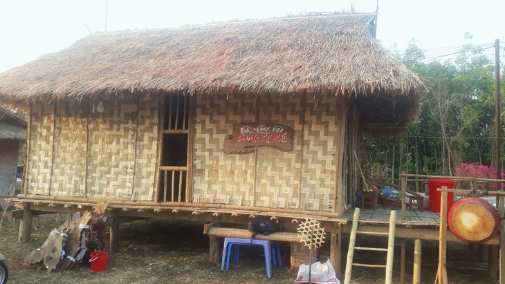 Woodstove is sacred in a Kho Mu house - ảnh 1