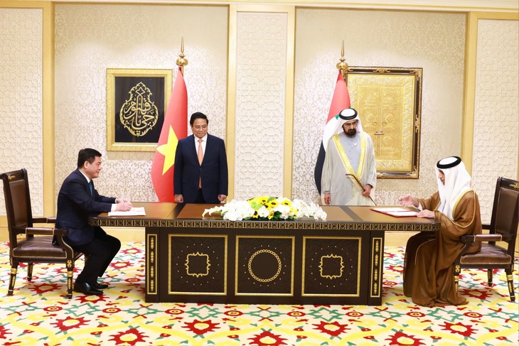 Vietnam, UAE sign Comprehensive Economic Partnership Agreement  - ảnh 1