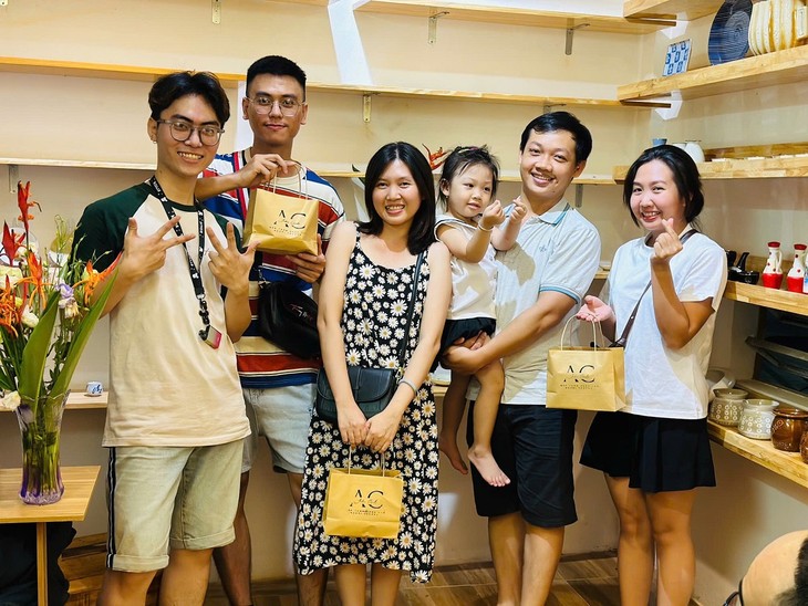 Aidan-ada craft shop helps young HIV carriers - ảnh 1