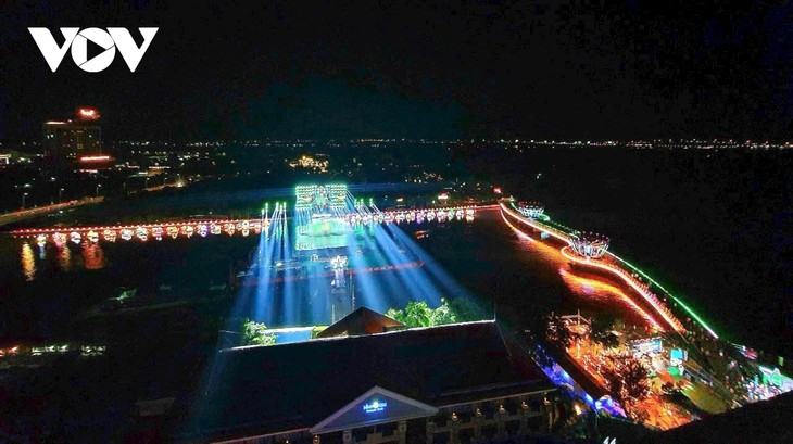 Tourism Festival-Ninh Kieu Lantern Night opens - ảnh 1