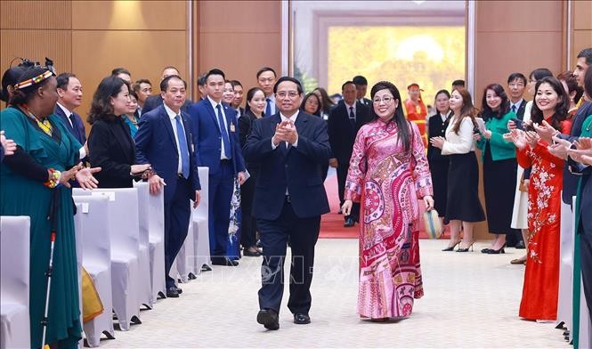 Vietnam offers all possible support to diplomatic corps: PM - ảnh 1