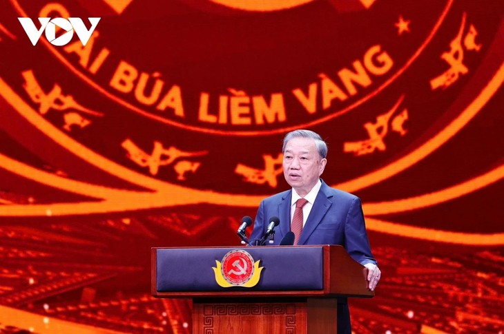 Party chief commends winners of National Press Awards on Party Building - ảnh 1