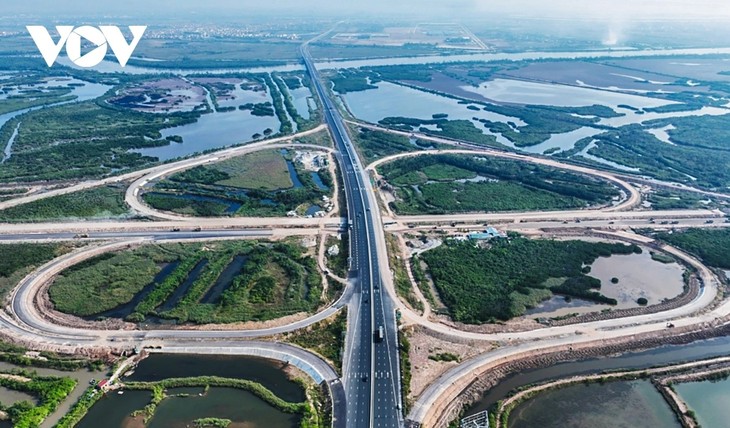 Quang Ninh speeds up infrastructure construction - ảnh 1