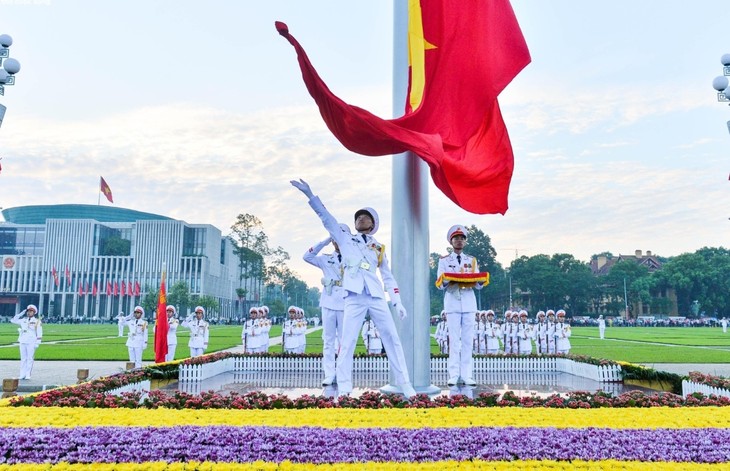 Ba Dinh Square, a symbol of national pride - ảnh 2