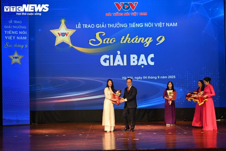 VOV presents September Star Awards to excellent journalistic work - ảnh 2