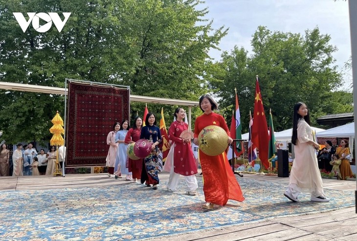 Vietnam shines at 3rd Asian Culture Festival in Romania - ảnh 1