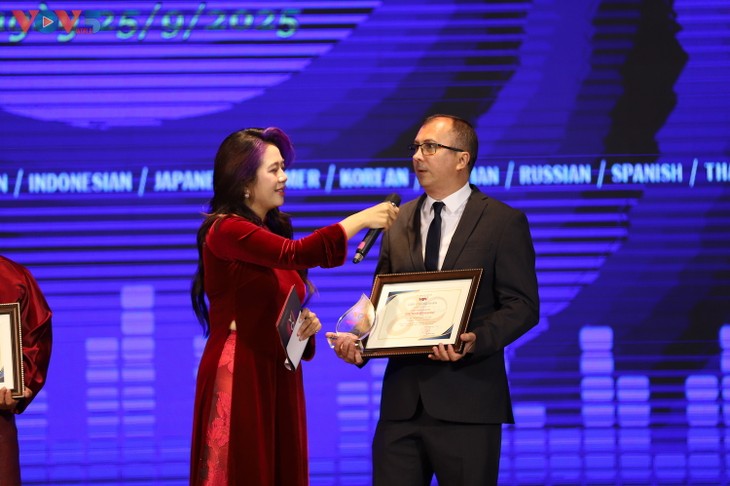 VOVWorld celebrates 80th anniversary, honors winners of “What do you know about Vietnam?” contest - ảnh 7