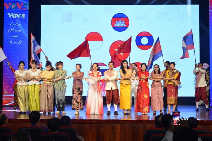VOVWorld celebrates 80th anniversary, honors winners of “What do you know about Vietnam?” contest - ảnh 2