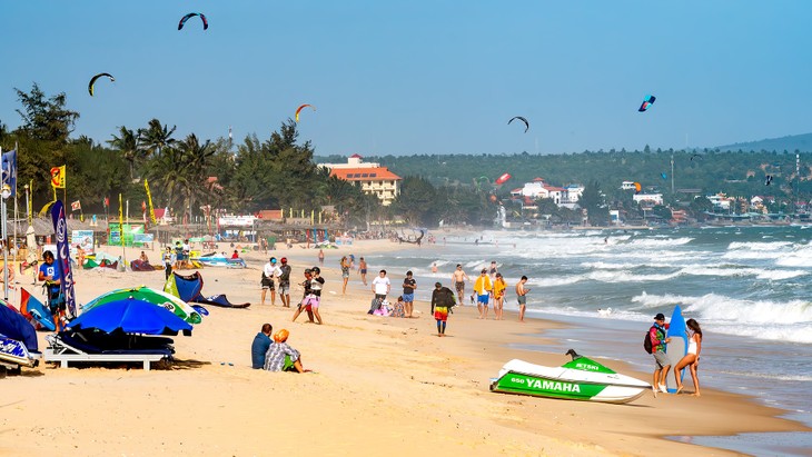 Lam Dong province enters peak tourism season  - ảnh 1