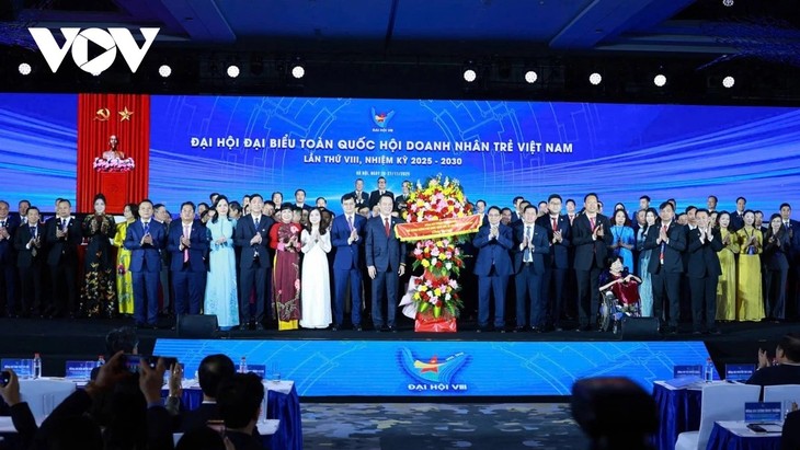 PM urges young Vietnamese entrepreneurs to promote passion, patriotism - ảnh 2