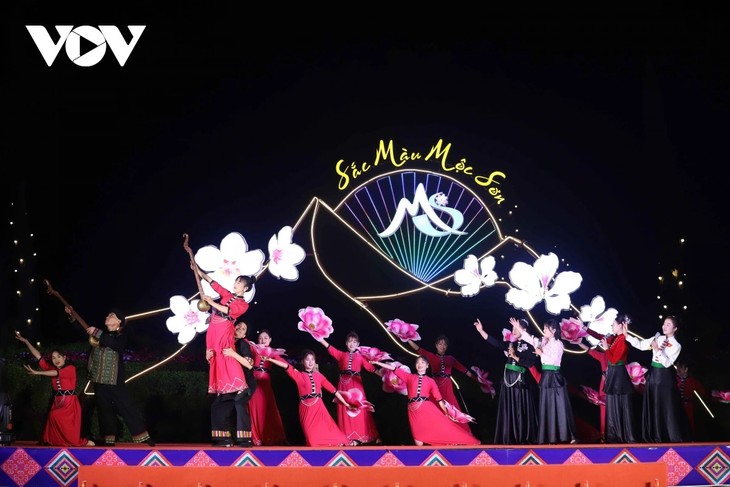 “Colors of Moc Son” program draws visitors to Son La - ảnh 1