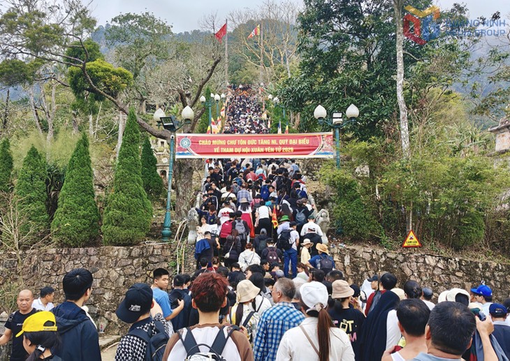 Spring festivals celebrate Year of the Fire Horse - ảnh 2