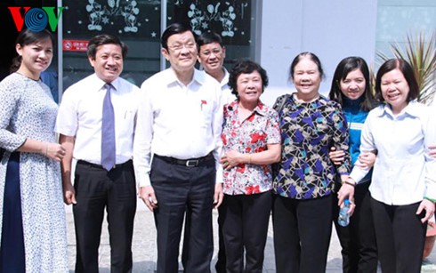 President Truong Tan Sang meets HCMC voters  - ảnh 1