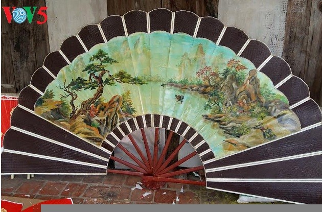 Chang Son paper fan making village - ảnh 1