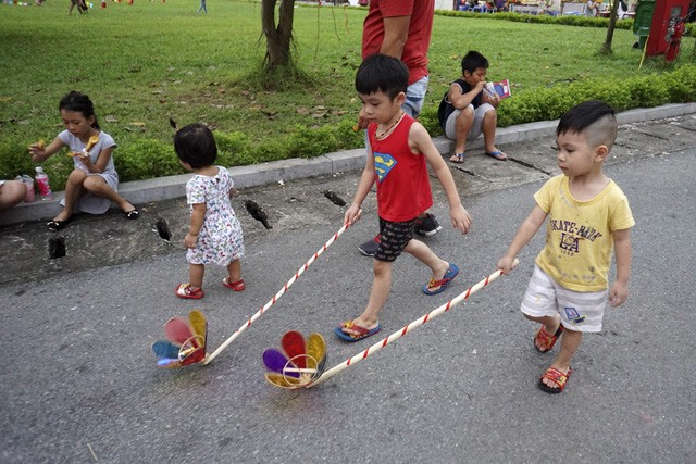  2017 Mid-Autumn Festival entertains children with folk games - ảnh 3