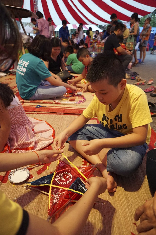  2017 Mid-Autumn Festival entertains children with folk games - ảnh 2