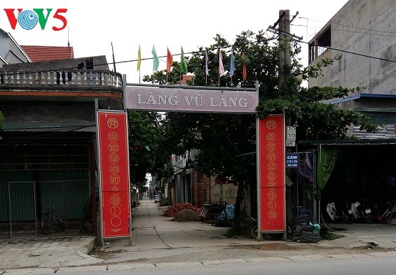 Statue carving in Vu Lang village - ảnh 1