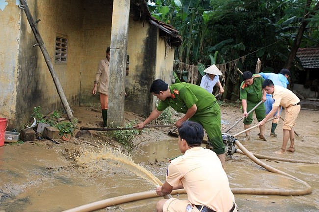 Damrey typhoon victims stabilize their lives, production  - ảnh 1