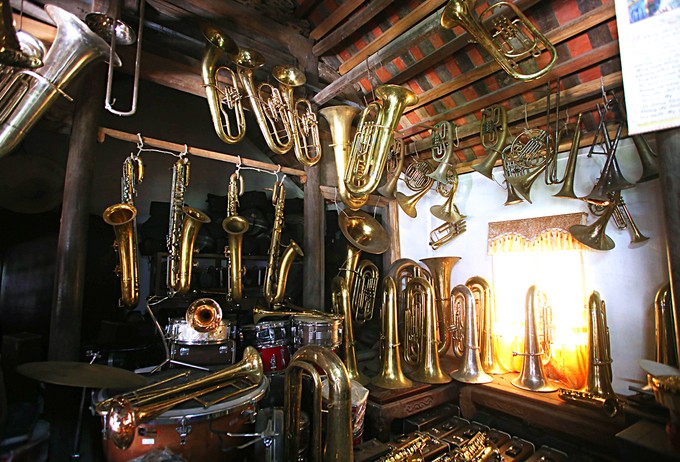 Pham Phao villagers make brass instruments - ảnh 1