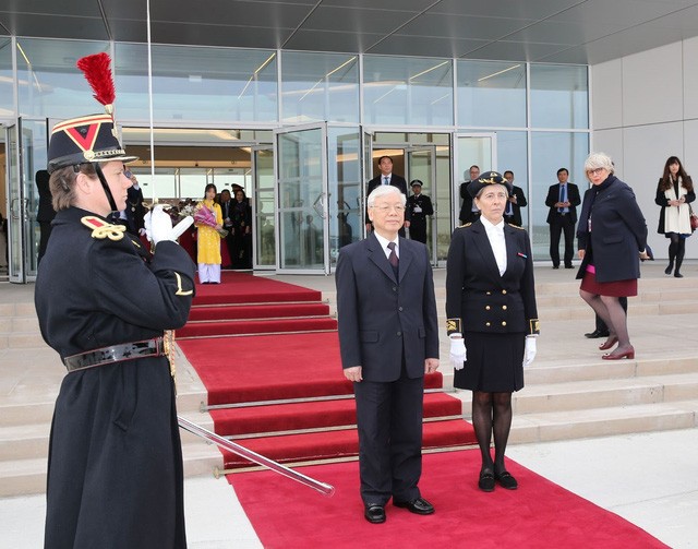 Party leader begins official visit to France - ảnh 1