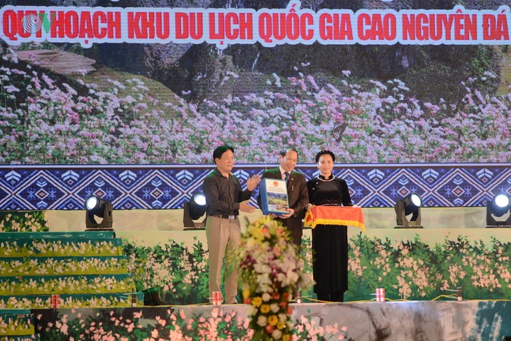 National festival reflects diversity of Then signing  - ảnh 2