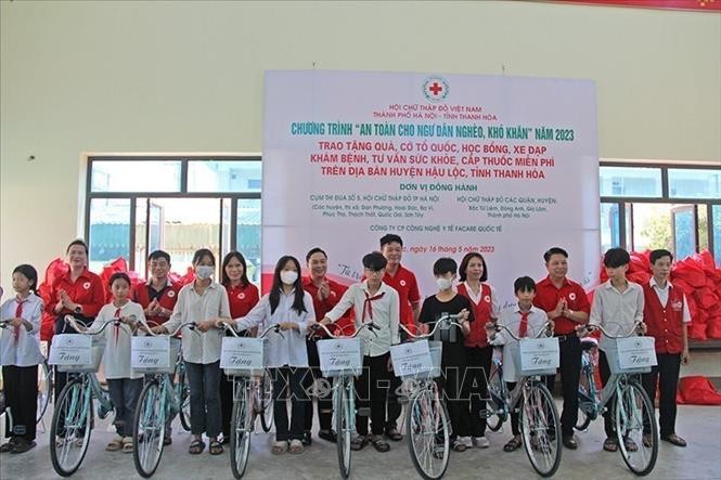 Activities held to mark Humanitarian Month 2023   - ảnh 1