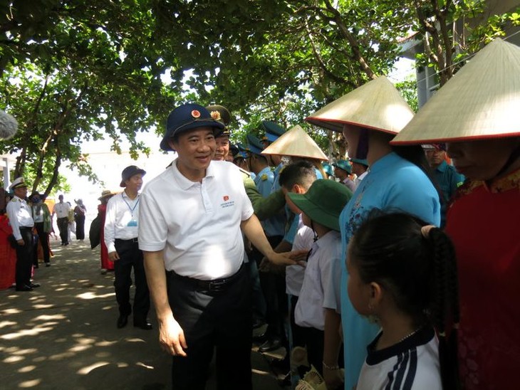 Love from mainland brought to Truong Sa Archipelago, DK1 platform   - ảnh 2