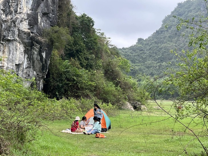 Villagers do community tourism on Cat Ba Island - ảnh 1