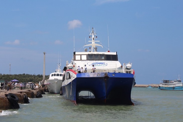 Young people on Phu Quy Island engage in tourism business  - ảnh 1