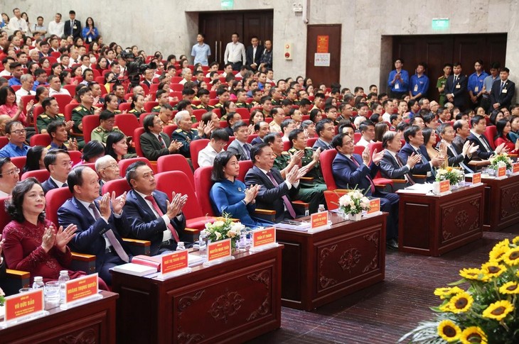 Individuals with extraordinary contributions to Hanoi’s development honored  - ảnh 1