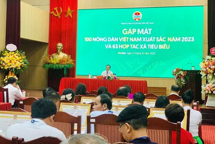 Outstanding Vietnamese farmers honored   - ảnh 1