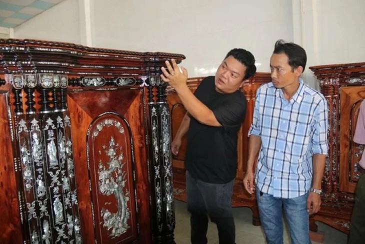 Go Cong – popular altar cabinet making village - ảnh 1
