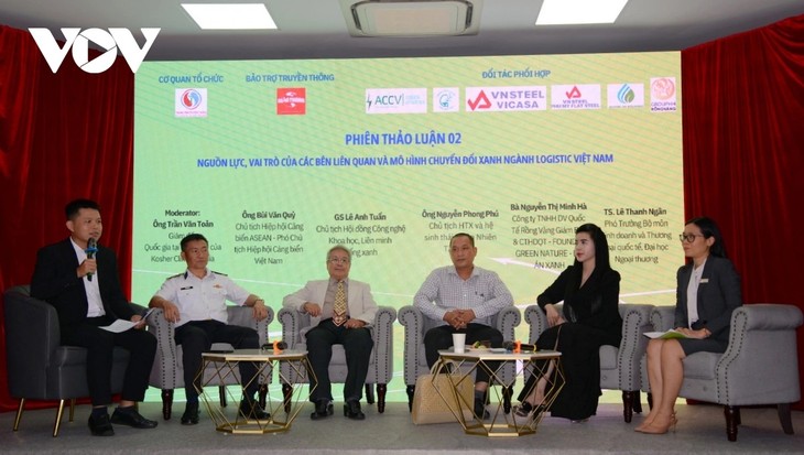 Logistics businesses promote digital transformation, green transition  - ảnh 1