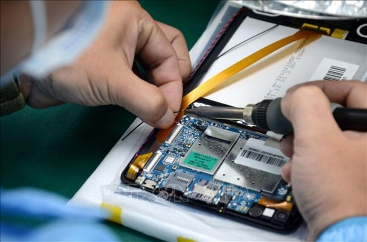 Vietnam climbs up in global semiconductor supply chain   - ảnh 1