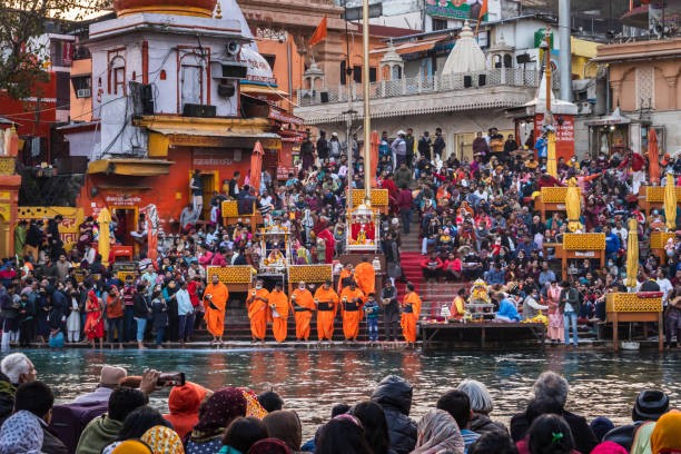 Life on the banks of the Ganges River - ảnh 4