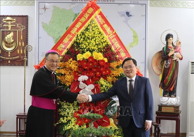 Provincial leaders extend Christmas greetings to Catholics    - ảnh 1