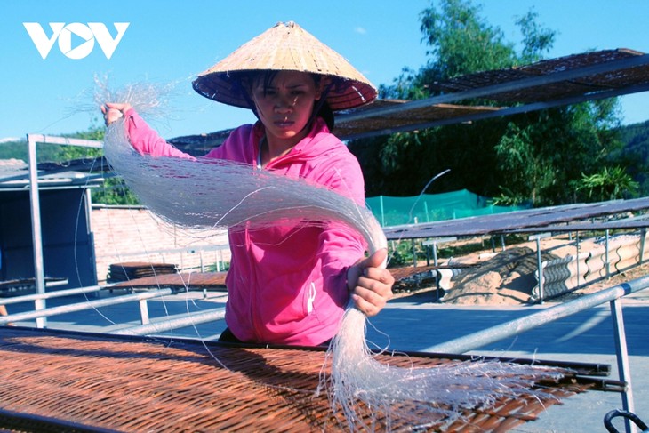 Binh Lu vermicelli village busy prior to Tet - ảnh 2