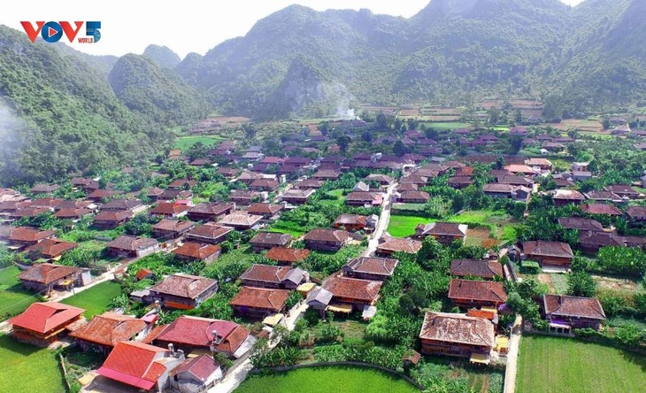 Quynh Son, the village with all its stilt houses facing south  - ảnh 1