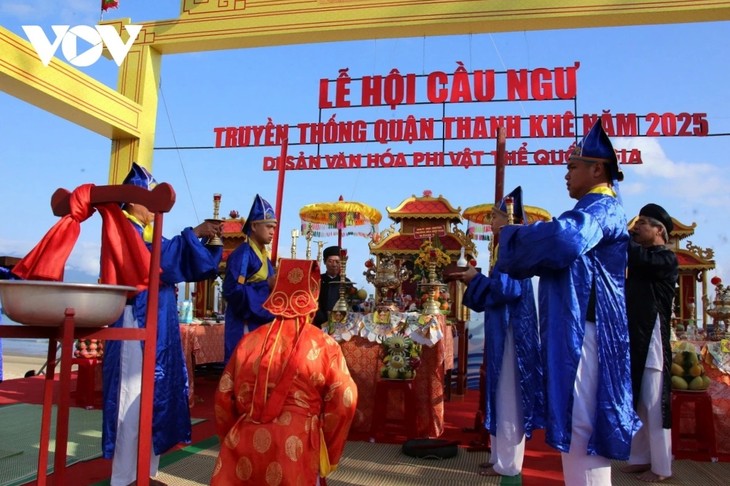 Da Nang hosts whale worshipping festival  - ảnh 1